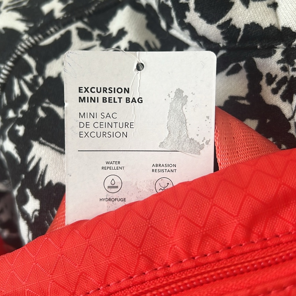 Athleta Excursion Crossbody Belt Bag in Coral - Picture 3 of 7